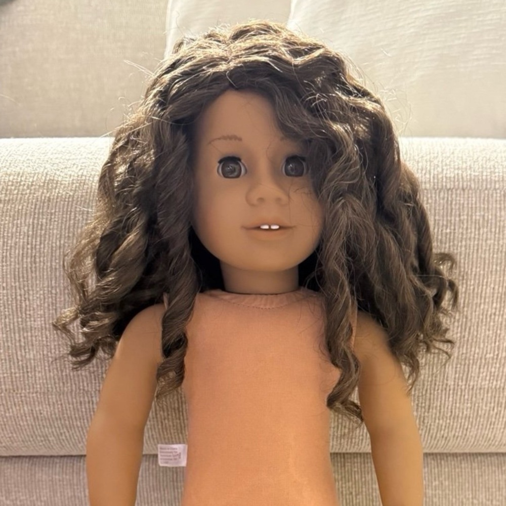 Truly Me 26 American Girl Doll (Retired) curly hair hazel eyes medium dark skin